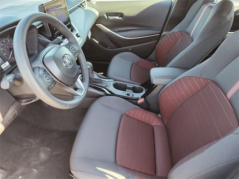 Used 2025 Toyota Corolla SE image 9