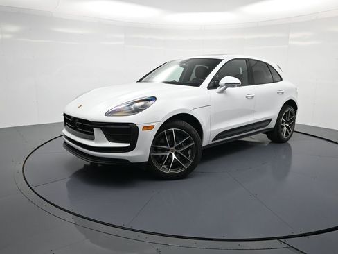 Certified 2026 Porsche Macan image 1