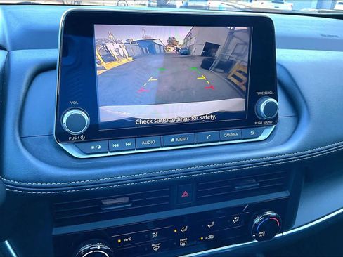 Used 2024 Nissan Rogue S image 28