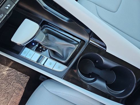 Certified 2025 Hyundai Elantra Limited image 28