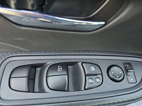 New 2025 Nissan Versa SV image 29