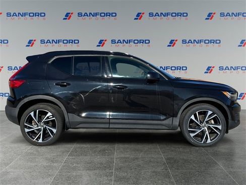 Used 2021 Volvo XC40 T5 R-Design w/ Climate Package image 6