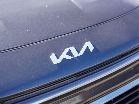 Certified 2023 Kia Niro EX Touring image 4