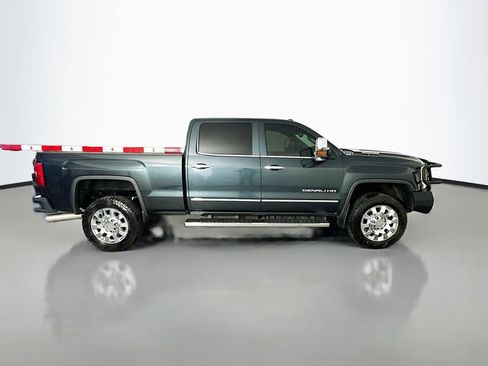 Used 2018 GMC Sierra 2500 Denali w/ Duramax Plus Package AWD/4WD image 8