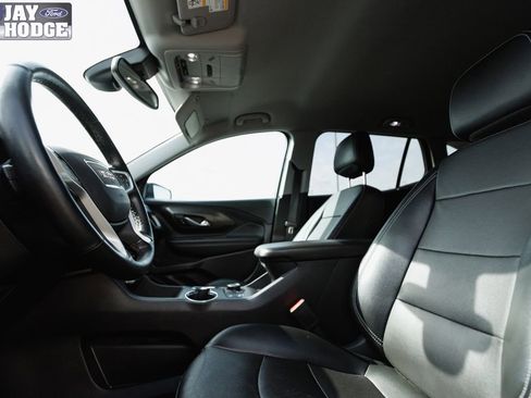 Used 2024 GMC Terrain SLT image 24