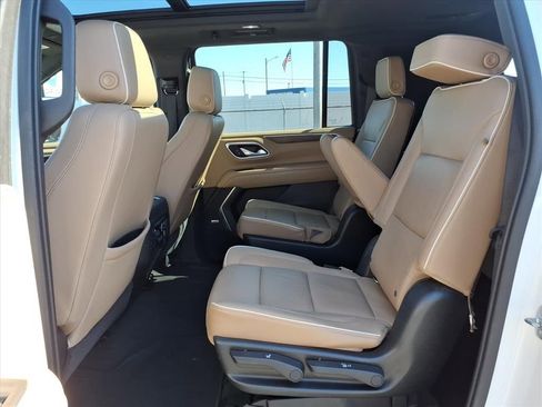 Used 2021 Chevrolet Suburban Premier w/ Premium Package image 18