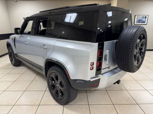 Used 2022 Land Rover Defender 110 SE image 4