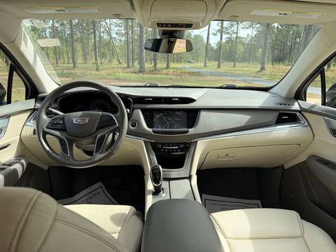 Used 2019 Cadillac XT5 Luxury FWD image 14