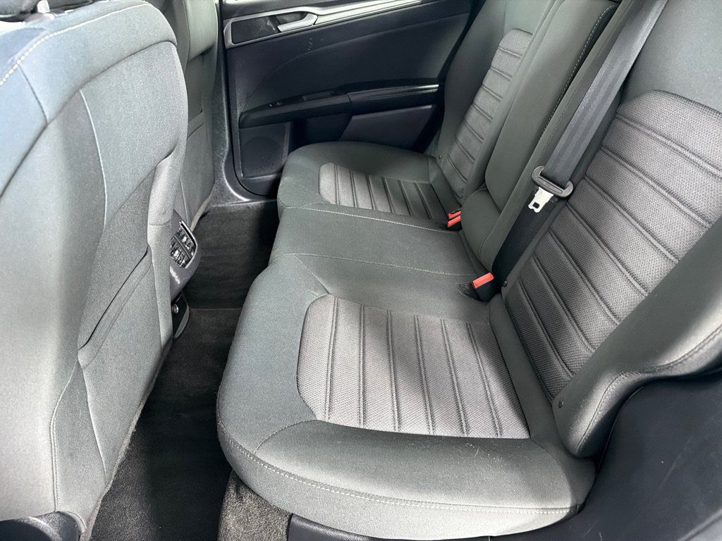 Used 2019 Ford Fusion SE FWD image 17