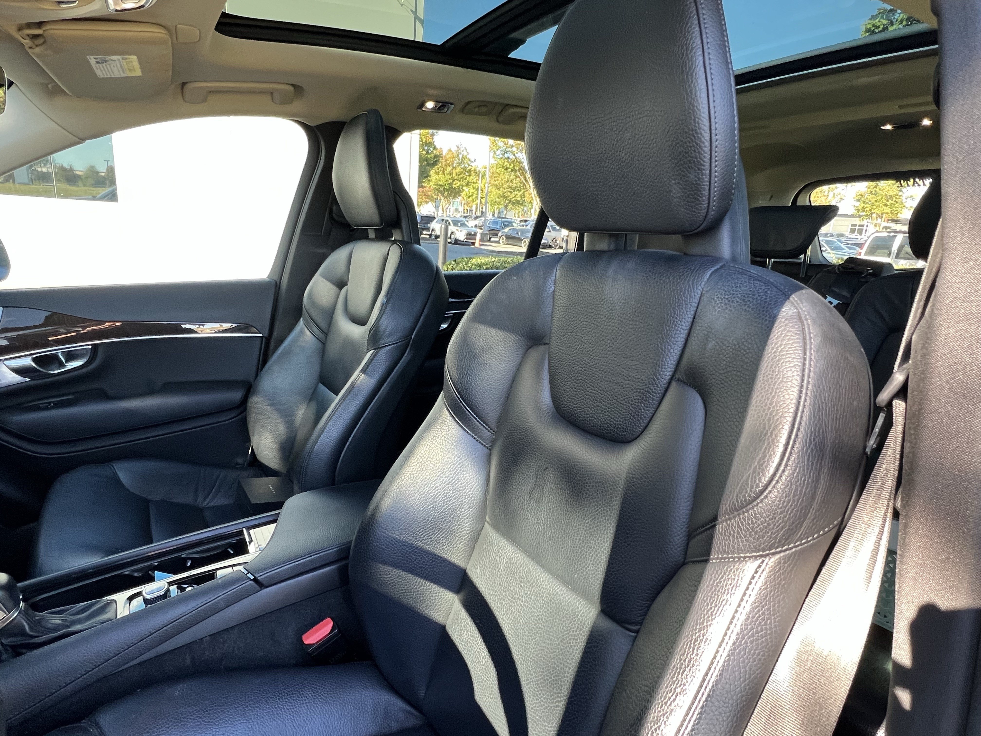 Used 2016 Volvo XC90 T6 Momentum w/ Momentum Plus Package AWD/4WD image 16