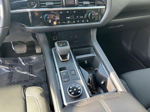 Used 2025 Nissan Pathfinder SV AWD/4WD image 38