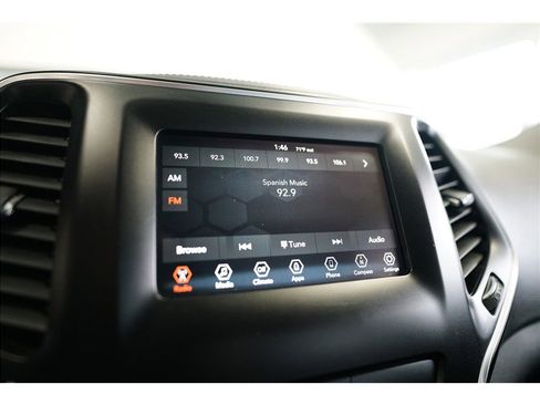 Used 2019 Jeep Cherokee Latitude w/ Popular Appearance Group image 21