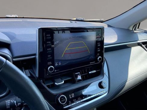Used 2022 Toyota Corolla Cross XLE w/ Convenience Package FWD image 21