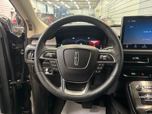 Used 2022 Lincoln Nautilus AWD image 13