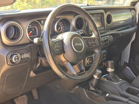 Used 2022 Jeep Gladiator Sport AWD/4WD image 10