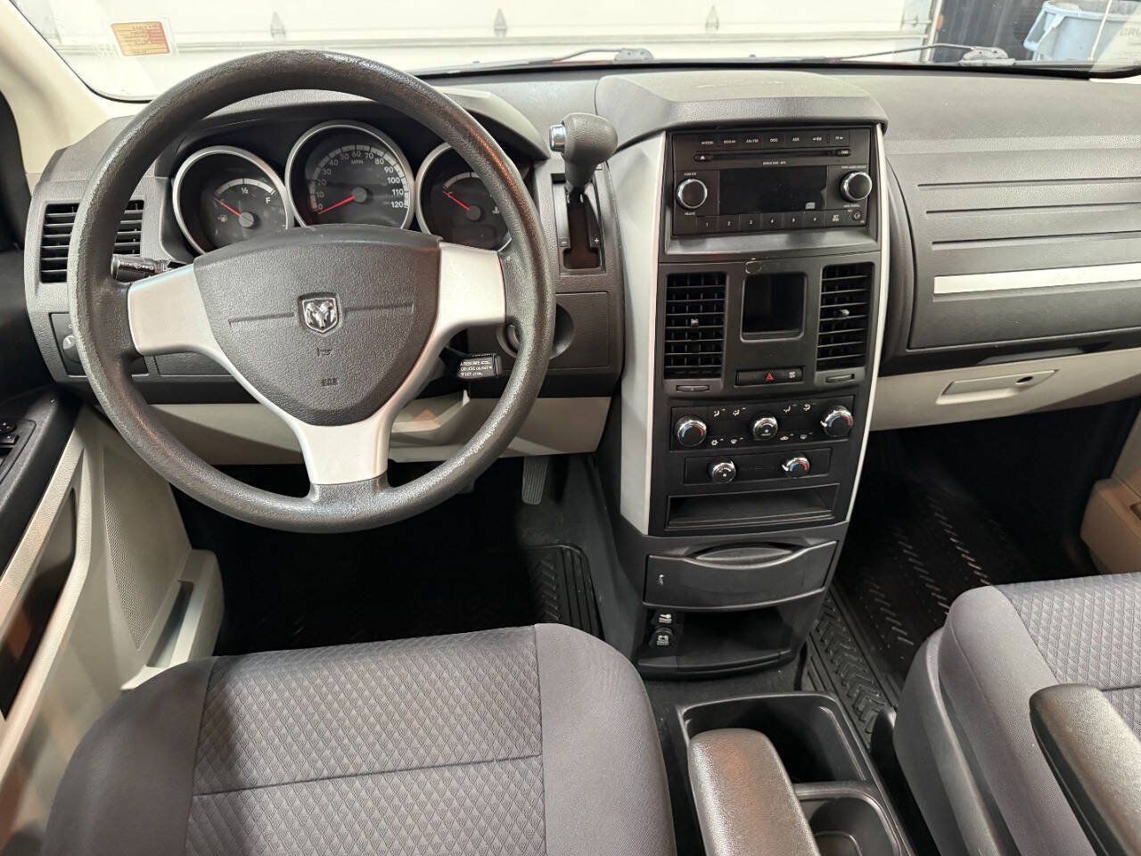 Used 2010 Dodge Grand Caravan SE FWD image 7