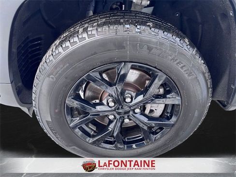 Certified 2024 Jeep Grand Cherokee L Laredo image 29