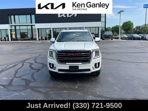 Used 2021 GMC Yukon XL SLT w/ SLT Premium Package AWD/4WD image 2