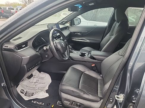 Used 2024 Toyota Venza Limited image 6
