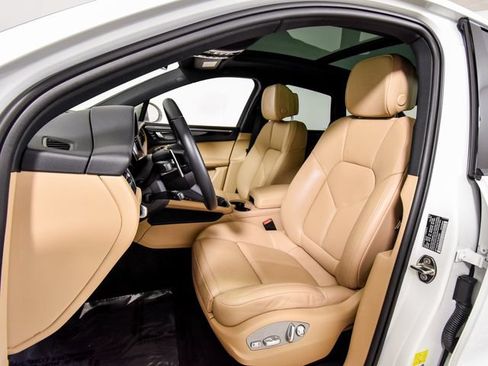 Used 2025 Porsche Macan AWD/4WD image 4