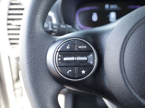 Used 2025 Kia Soul LX FWD image 12