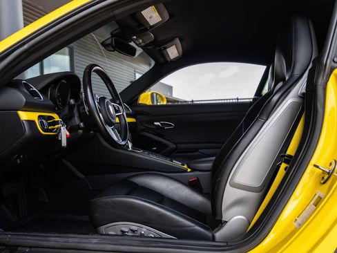 Certified 2019 Porsche 718 Cayman RWD image 24