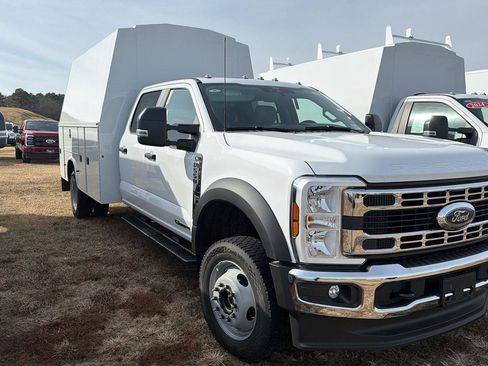 New 2026 Ford F550 4x4 Crew Cab image 9