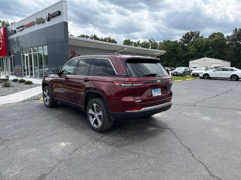 Used 2025 Jeep Grand Cherokee Limited w/ Trailer Tow Package AWD/4WD image 3