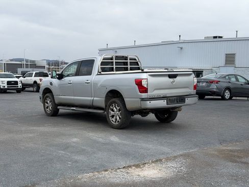 Used 2016 Nissan Titan SV image 9