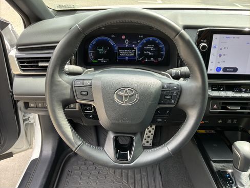 Used 2025 Toyota Camry XSE FWD image 18
