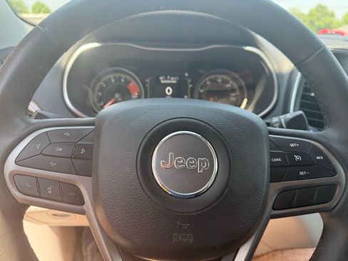 Certified 2021 Jeep Cherokee Latitude Lux w/ Mopar Interior Package image 15