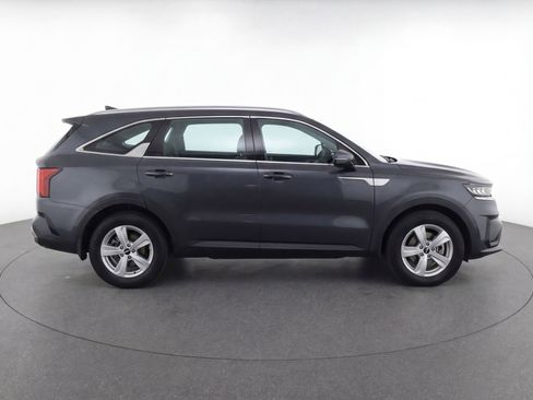 Used 2023 Kia Sorento LX image 11