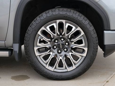 Used 2023 GMC Sierra 1500 Denali Ultimate AWD/4WD image 11