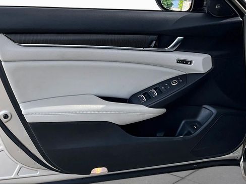 Used 2018 Honda Accord Touring image 22