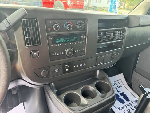 Used 2021 Chevrolet Express 2500 RWD image 25