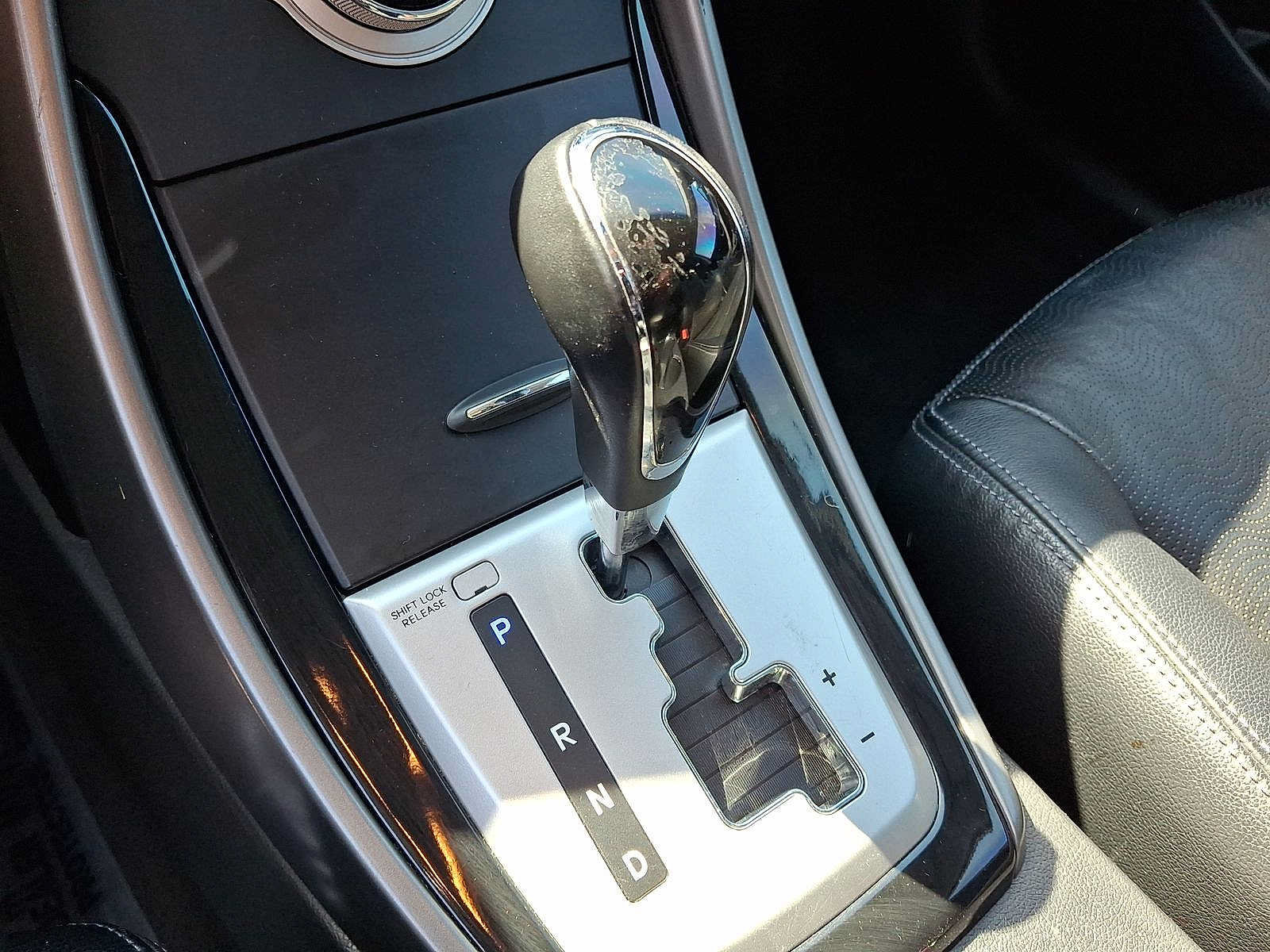 Used 2012 Hyundai Elantra Limited FWD image 18
