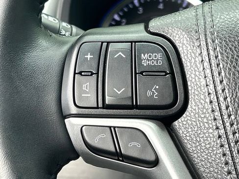 Used 2019 Toyota Highlander XLE AWD/4WD image 64