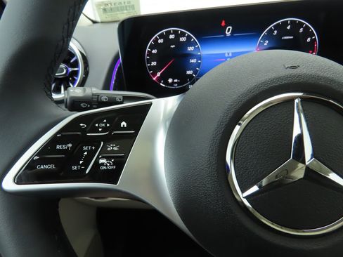 New 2026 Mercedes-Benz GLB 250 GLB 250 image 11