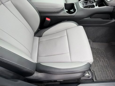 Used 2025 Subaru Outback Limited image 18