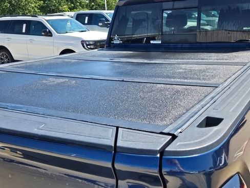 Used 2022 GMC Sierra 2500 AT4 w/ AT4 Premium Plus Package AWD/4WD image 6