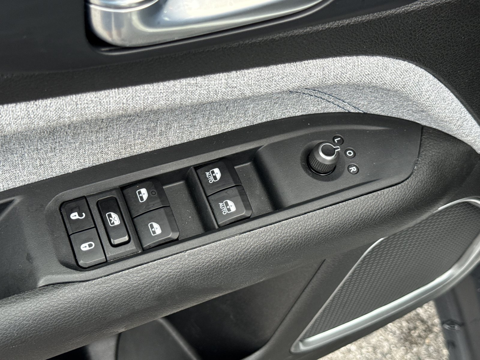 Used 2025 Jeep Compass Latitude AWD/4WD image 14