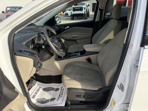 Used 2019 Ford Escape SE image 12