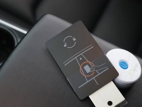 Used 2021 Tesla Model Y Long Range image 18