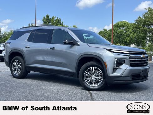 Used 2024 Chevrolet Traverse LT AWD/4WD image 1