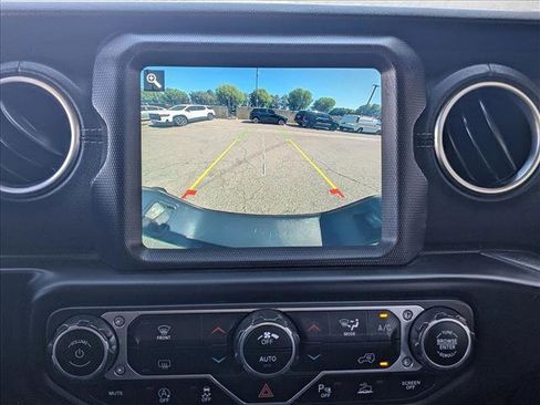 Used 2021 Jeep Gladiator Overland AWD/4WD image 13