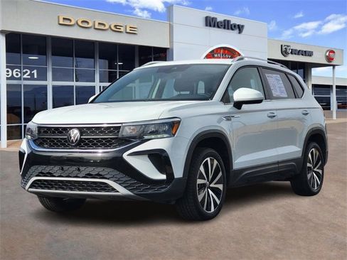 Used 2024 Volkswagen Taos SE image 2