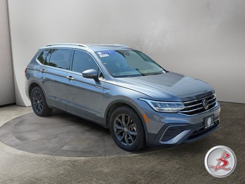 Used 2022 Volkswagen Tiguan SE AWD/4WD image 1