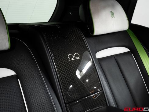 Used 2020 Rolls-Royce Cullinan Black Badge image 38