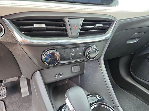 Used 2025 Buick Encore GX Preferred FWD image 19