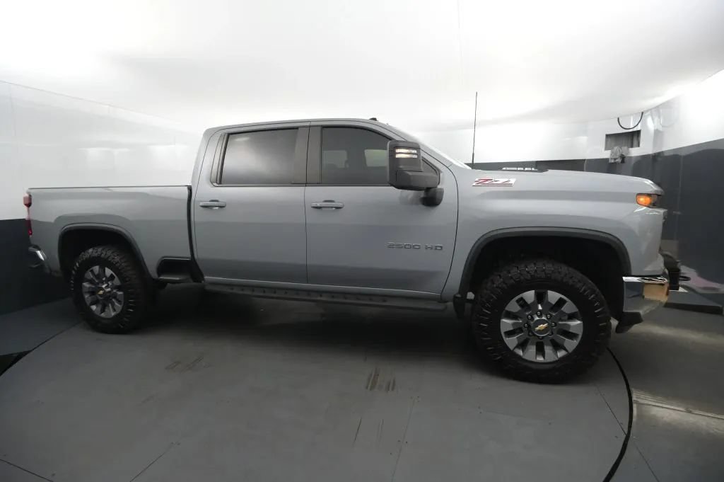 Used 2024 Chevrolet Silverado 2500 LT AWD/4WD image 6